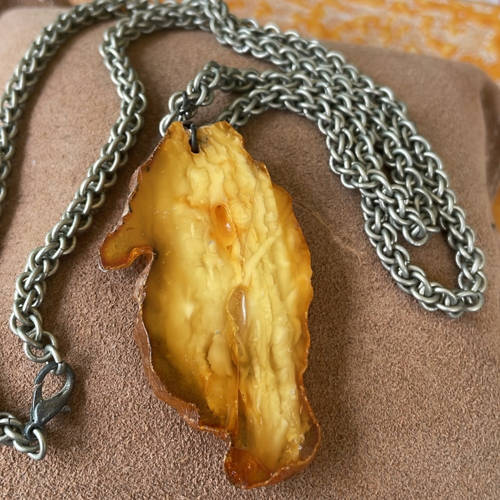 Amber slice silver tone necklace - Picture 3 of 4